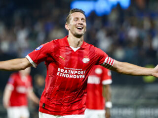 'De Jong zou een verrijking zijn voor Oranje, al zat hij maar op de bank'