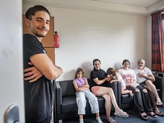 Ariana (13) en haar gezin wonen al 10 jaar in Nederland, toch dreigen ze te worden uitgezet naar Oezbekistan