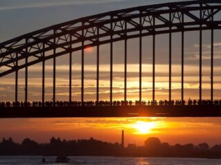 Blaren, gladiolen en marsmuziek: De Nijmeegse Vierdaagse gaat van start en De Nacht van BNNVARA is erbij!