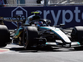 WK-leider Antonelli wint ook in Madrid, Verstappen vecht zich naar tweede plek: 'Grootheden in deze sport'