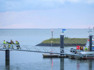 Dode en gewonden bij brand op vrachtschip voor de kust van Ameland
