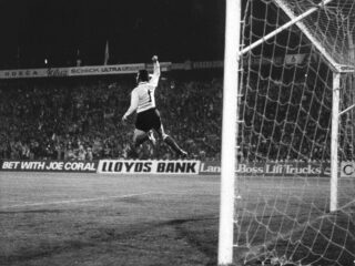 Van 'Heinz Kroket' tot een onbekende Koreaan: markante figuren uit 125 jaar Ajax