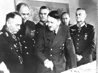 100 jaar geleden verscheen Mein Kampf: 'Als je het nationaalsocialisme wil begrijpen moet je het lezen'