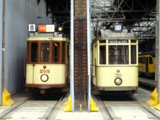 Historische tram 402 na twaalf jaar restauratie weer op de rails in Den Haag