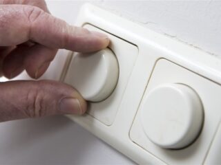 Stand.nl: 'Huishoudens moeten veel minder elektriciteit verbruiken'