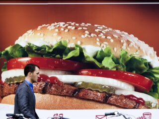 'Bromvliegeffect' zorgt voor ongezonde leefstijl: 'Vooral sprake van in de supermarkt'