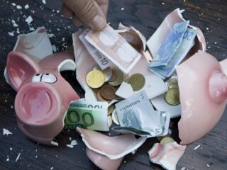 Jongere is met 18 te jong om eigen financiën te regelen, vinden hulporganisaties