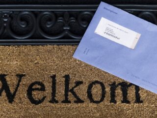 Waarom kwamen zoveel mensen in de problemen door de zwarte lijst van de belastingdienst?