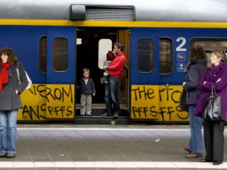 Steeds meer graffiti op treinen: 'Schoonmaken kost 12 tot 15 miljoen per jaar'