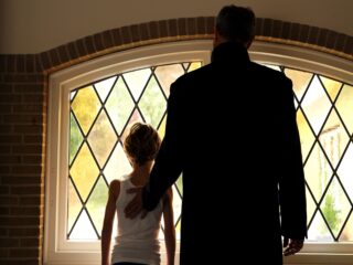 Mannen zwijgen vaak over seksueel misbruik: 'Pas rond mijn veertigste werd ik me bewust van de impact'