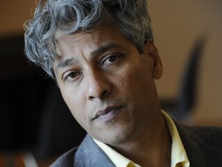 Met een biografie over Anil Ramdas is Karin Amatmoekrim genomineerd voor de Brusseprijs