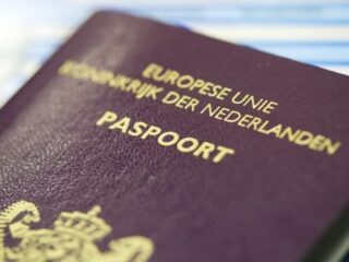 Kan je je achternaam laten wijzigen als die hetzelfde is als een bekende crimineel?