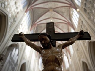 Nieuwsuurverhaal: Godfluencers en volle kerken