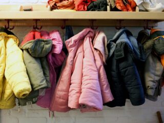 Betaald verlof, gratis kinderopvang: is het in Zweden echt beter geregeld?