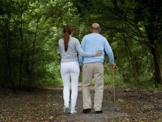 Mart en Tiny bouwen pre-mantelzorgwoning in hun tuin