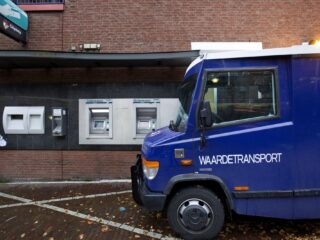 Waarom zijn waardetransportbusjes zo herkenbaar en niet anoniem?