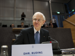 Oud-minister van Financiën Onno Ruding twijfelt of het goed komt met begroting: 'Ben er echt bedroefd over'