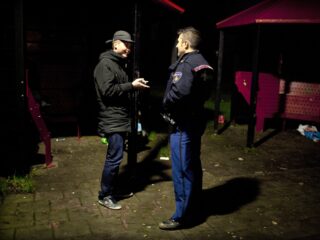 Birgit schoor haar hoofd kaal om van de seksuele straatintimidatie af te zijn