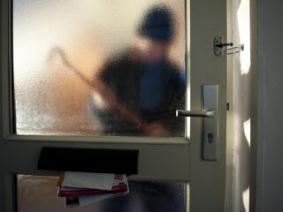 Mag je een inbreker opsluiten op de wc?