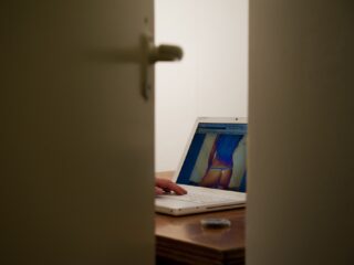 Podcast De Dag: als kindermisbruikers hulp zoeken