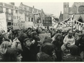 Waarom de Dolle Mina’s anno 2025 weer van zich (moeten) laten horen