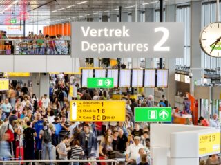 Waarom vertrekken steeds meer Nederlanders naar het buitenland?