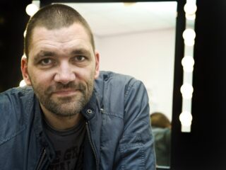 Podcast De Dag: Theo Maassen, ontregelaar