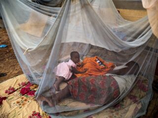 Bezuinigingen ontwikkelingshulp bieden ook kansen: 'Burger, ga effectief doneren!'