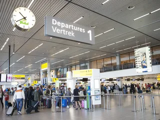 Waarom reclames voor verre vliegreizen 'niet meer normaal' zijn