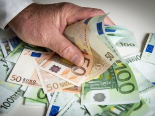 Stand.nl: 'Het is tijd dat ondernemers hun coronaschuld gaan betalen'