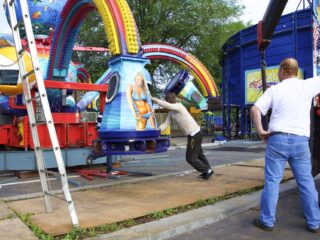Hoe organiseer je een kermis als er steeds meer regels bij komen kijken?