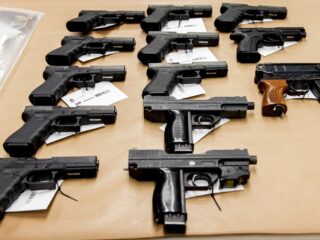 Politie vindt steeds vaker vuurwapens in sociale huurwoningen