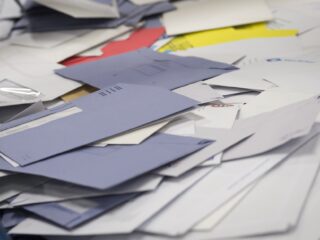 Onduidelijk, onvriendelijk of dreigend: tips voor instanties om beter te communiceren