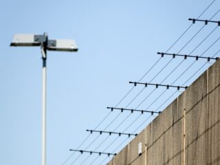 Mag een levenslang gestrafte terugkeren in de samenleving? 'Ieder mens heeft recht op een menselijk leven'