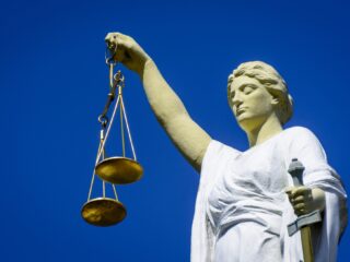 Overheid als verwoestende machine: advocaat Ellen Pasman over de falende rechtsstaat