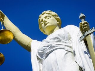 Stand.nl: 'Het is een goed idee om slachtoffers meer rechten te geven in het strafproces'