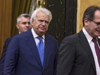 Italiaanse oud-politicus terug de cel in door tandartssmoes