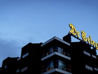 Nieuwe hoofdredacteuren van De Telegraaf na benoeming: 'Heel veel praten, praten, praten'