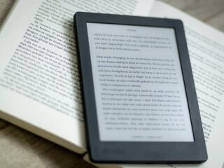 Waarom krijg je als je een boek koopt het e-book er niet gratis bij?