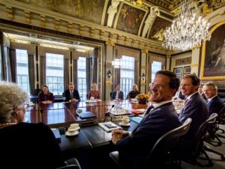 Stand.nl: Wat moet volgens u morgen bovenaan de agenda van de eerste ministerraad staan?