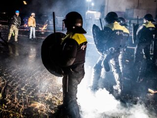 Agent heeft nog steeds gehoorschade na voetbalrellen
