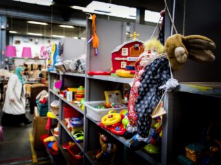 Dit is waarom steeds meer mensen kiezen voor tweedehands Sinterklaascadeaus