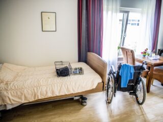 Wat kan het nieuwe kabinet leren van het verleden om de stijgende zorgkosten tegen te gaan?