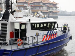 Meer boetes voor overtredingen op het water: 'Maak afpakken niet-erkende vaarbewijzen mogelijk'