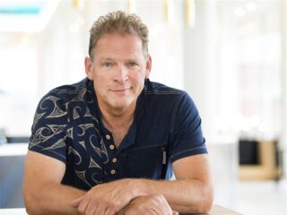 Hef, Erik van Muiswinkel en Elfie Tromp: deze BN’ers doen mee aan het Groot Dictee