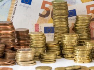 Zoon van Linda viel ten prooi aan finfluencer: 'Hij was niet meer zichzelf'