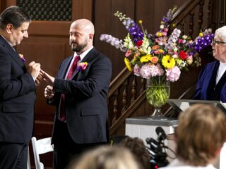 Homohuwelijk voorlopig verworpen op Aruba: Politieke en juridische strijd duurt voort