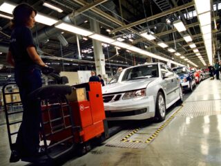 Waarom Mark Rutte al jarenlang in een tweedehands Saab rijdt