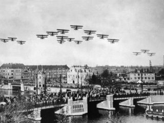 De heftige luchtgevechten boven Friesland tijdens WO II: 'Het lag in de frontlinie van de luchtoorlog'