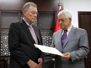 Robert Serry: 'Hamas is een vloek', Netanyahu 'min of meer' ook